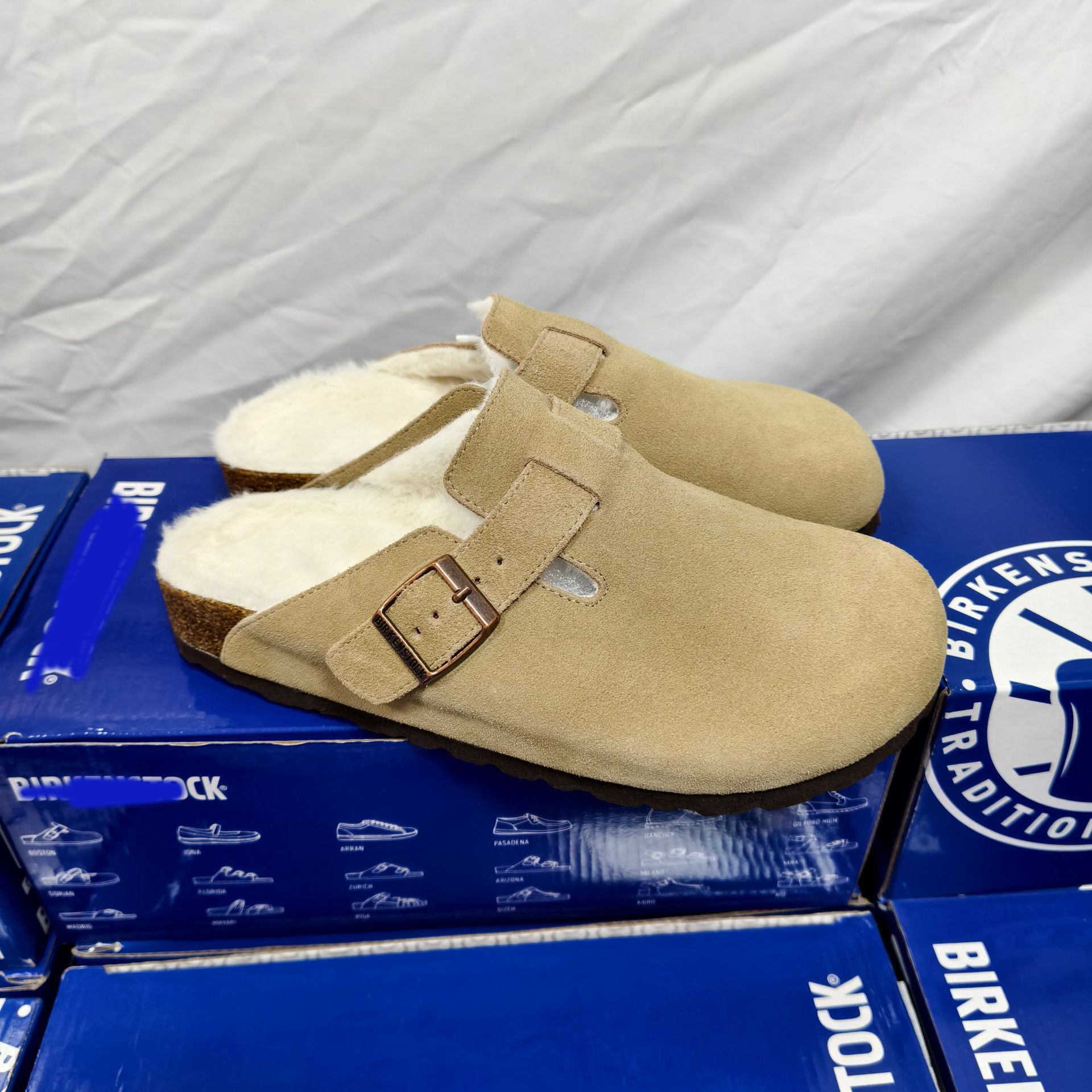 Autumn And Winter Birkenstocks Genuine Leather and velvet For Warmth, Fur And Thick Sole, Retro Lazy Slip-on half-covered Birkenstocks